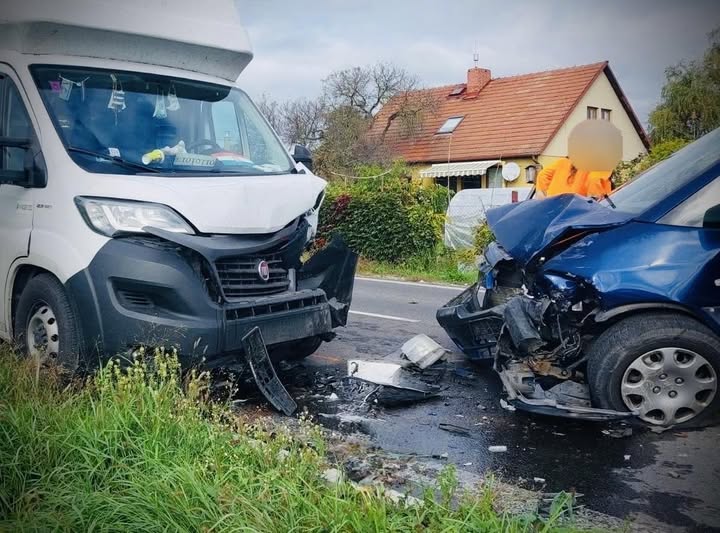 Tragická nehoda pri Lehniciach: vodič prešiel do protismeru, zrážku neprežil